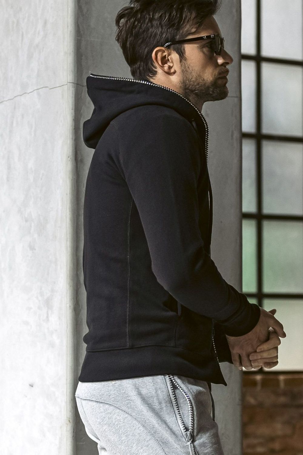 GLITTER ZIP + PLATE HOODIE / シルバーロゴプレートスウェットパーカー (ブラック) (9月上旬入荷予定)