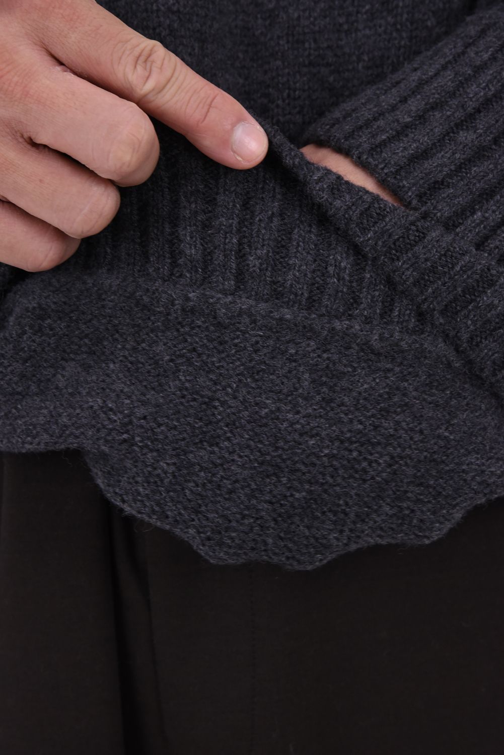 SEAM DETAIL CREWNECK / シーム ディテール クルーネック ニット (チャコールグレー)
