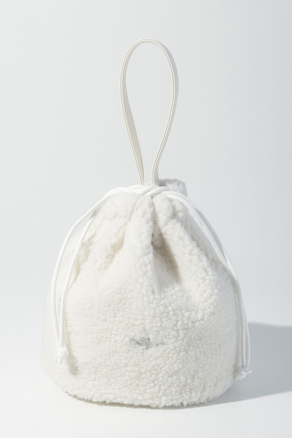 【26AW】 BOA DRAWSTRING BAG /  ボア ドローストリング バッグ (ホワイト) (8月上旬入荷予定)