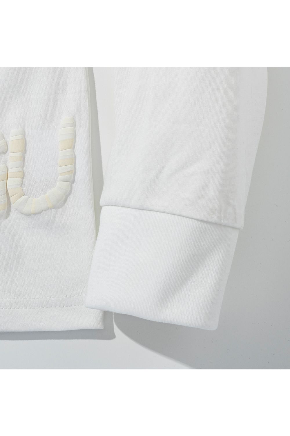 【26SS】 HAND-EMBROIDERED LOGO LONG T-SHIRT / ブランドロゴ 刺繍風プリント ロングスリーブTシャツ (ホワイト) (1月中旬入荷予定)