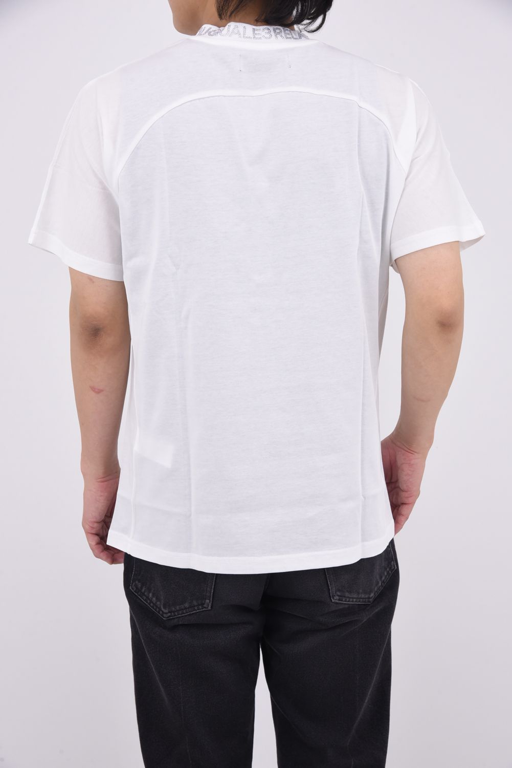 【25AW】 RHINESTONE COLLAR T-SHIRT / ラインストーンネックロゴ Tシャツ (ホワイト)