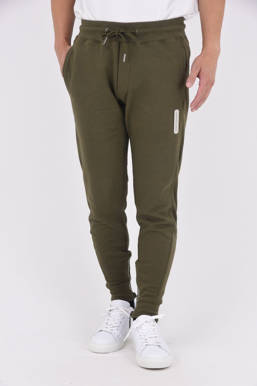 【25AW】 GLITTER ZIP + PLATE JOGGER PANTS / シルバーロゴプレートスウェットロングパンツ (カーキ）