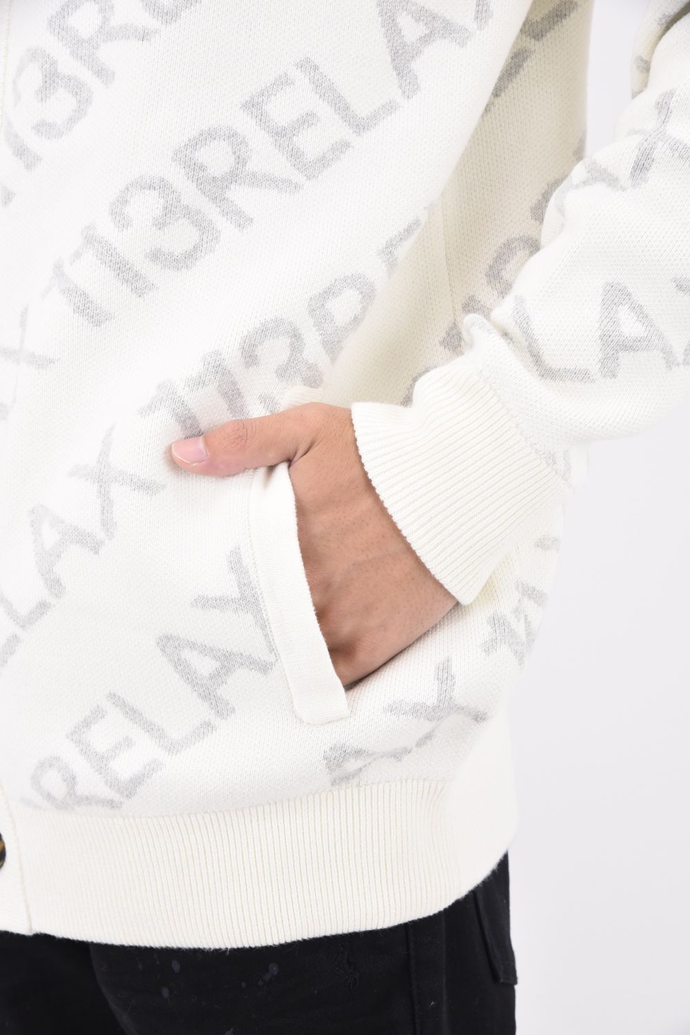 DIAGONAL LOGO CARDIGAN / 総柄ロゴ ニットカーディガン ホワイト