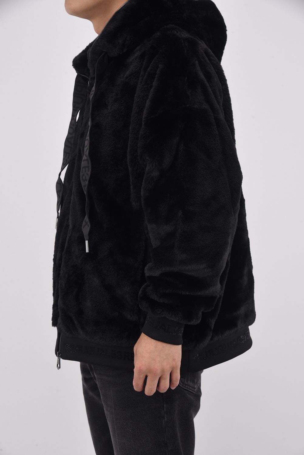 【25AW】 FUR BLOUSON WITH LOGO ON THE HEM / リブ フーデッドファーブルゾン (ブラック)