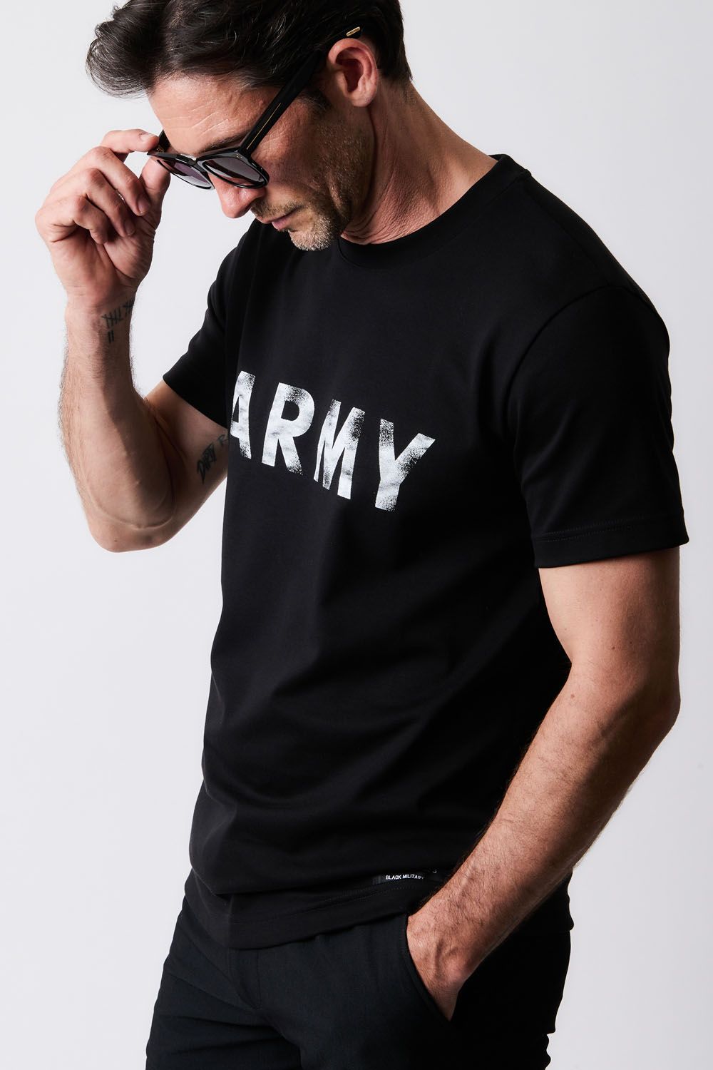 【BLACK MILITARY Vol.19】 VINTAGE LOGO ARMY T-sh BLACK / WHITE (8月頃入荷予定) ※オーダー締切 6/28(水)11:59迄