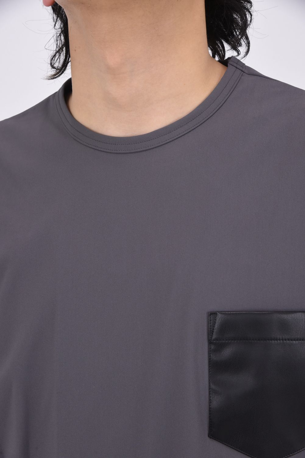 LEATHER POCKET OVER NYLON TEE / エコレザーポケット ルーズTシャツ グレー