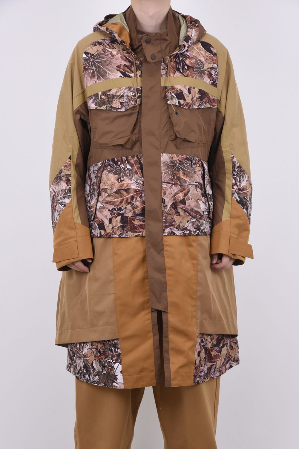 GORE-TEX INFINIUM FALLEN LEAVES PRINTED DOUBLE LAYER COAT / インクジェットプリント フーデッド ロングコート ブラウン