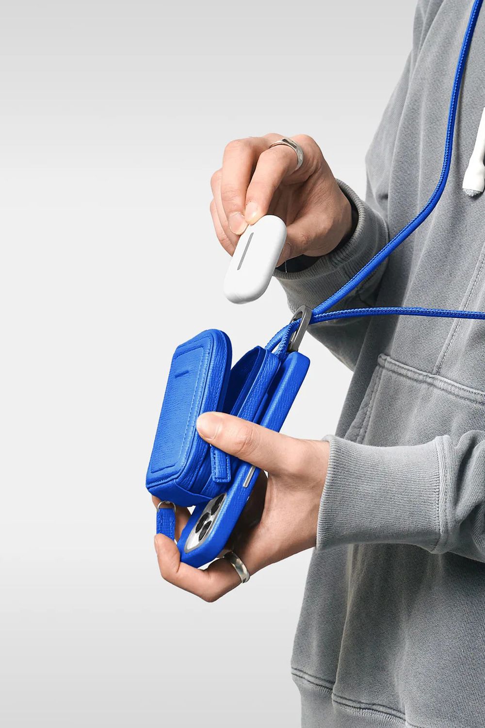 【objcts.io】ストラップ一体型マイクロバッグ＆iphoneケース objcts.io - STRAPPED-ACCESSORY-MICROBAG / ストラップ付き