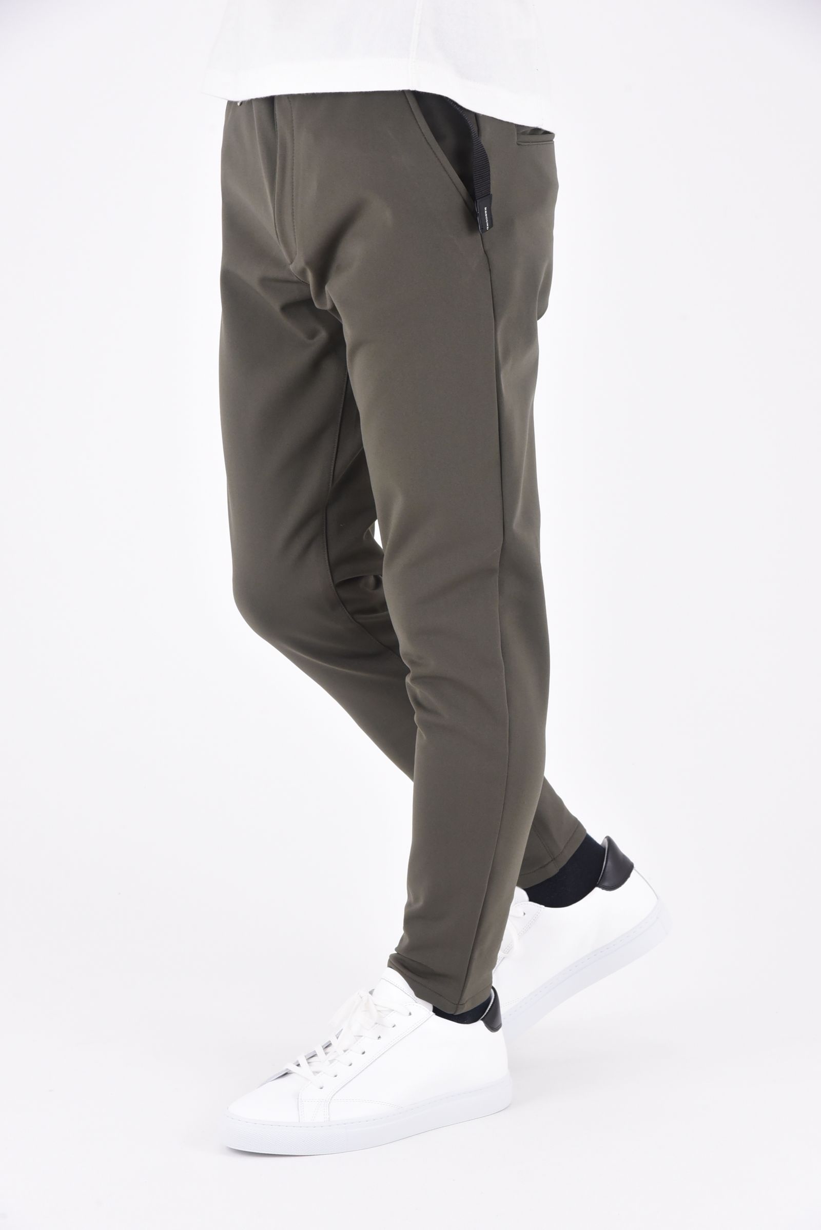 PAT TIGHT EASY PANTS / ストレッチツイル 裏起毛ツイル タイトフィット ウェビングベルト付き イージースラックス カーキ