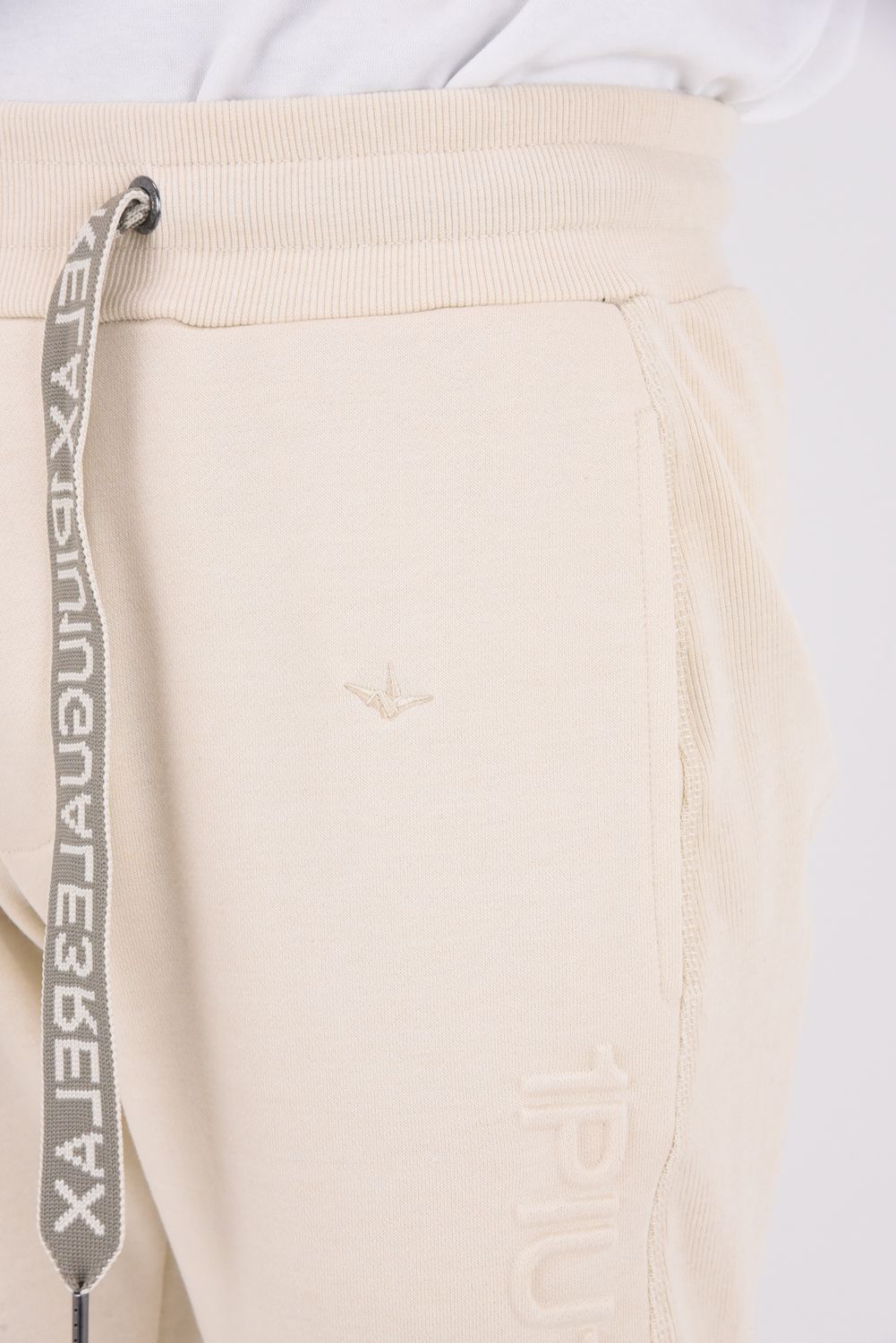 【26SS】 EMBOSSED LOGO JOGGER PANTS / エンボスロゴ ジョガーパンツ (ベージュ)