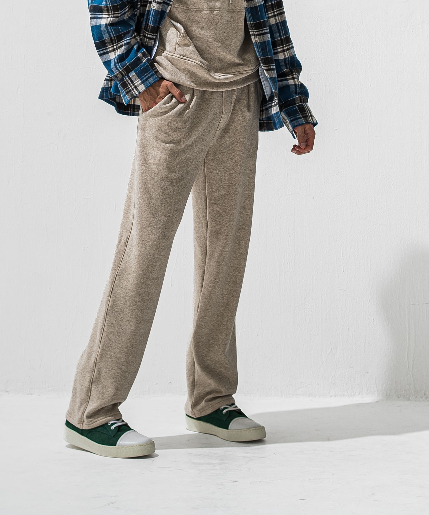 VELOURS FLEECE WIDE TUCK PANTS / 裏起毛 ベロアフリース セミワイド ワンタック イージーパンツ (ベージュ) (11月中旬入荷予定) ※オーダー締切:9月7日(月)17時