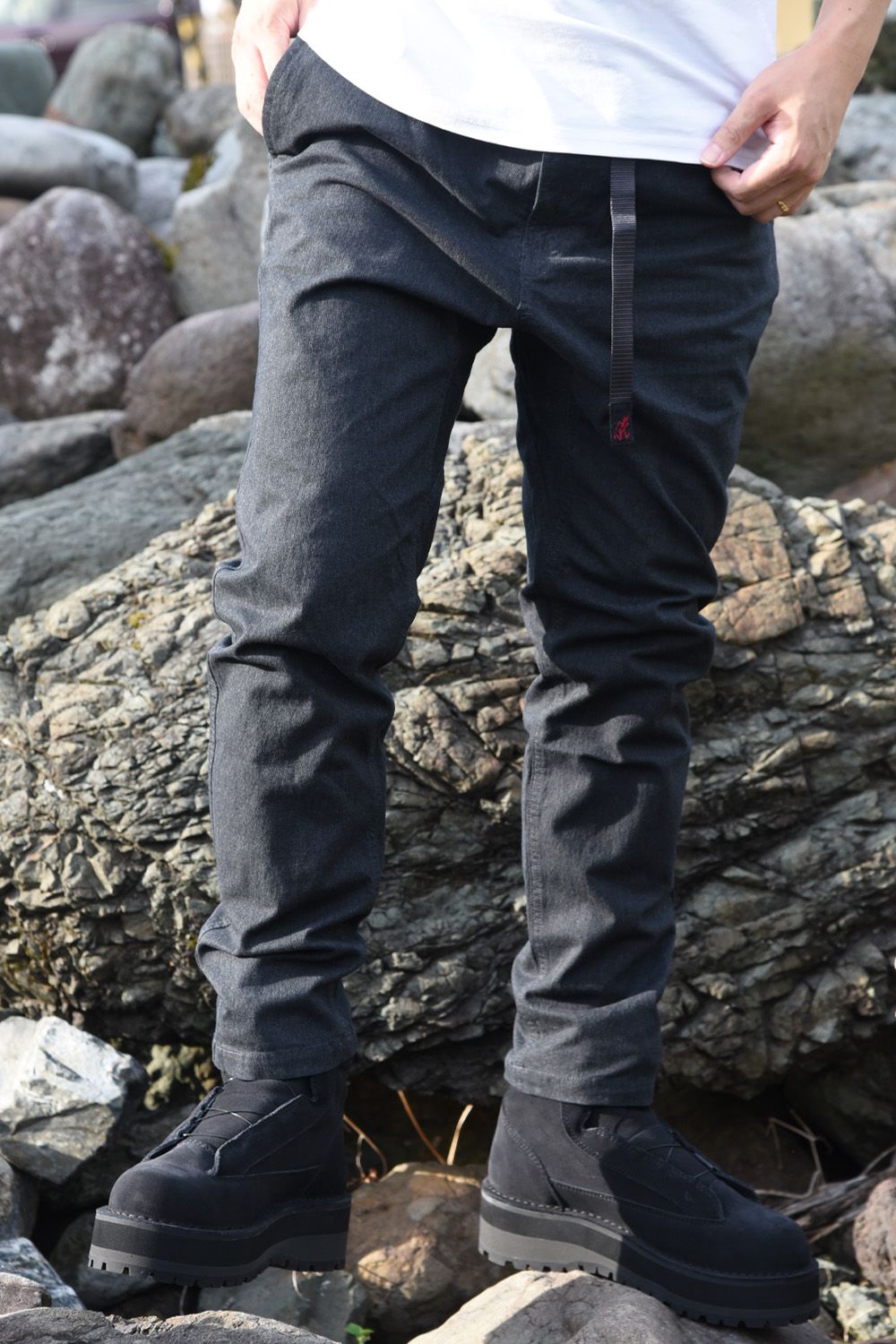 White Mountaineering - WM x GRAMICCI STRETCHED TWILL TAPERED PANTS