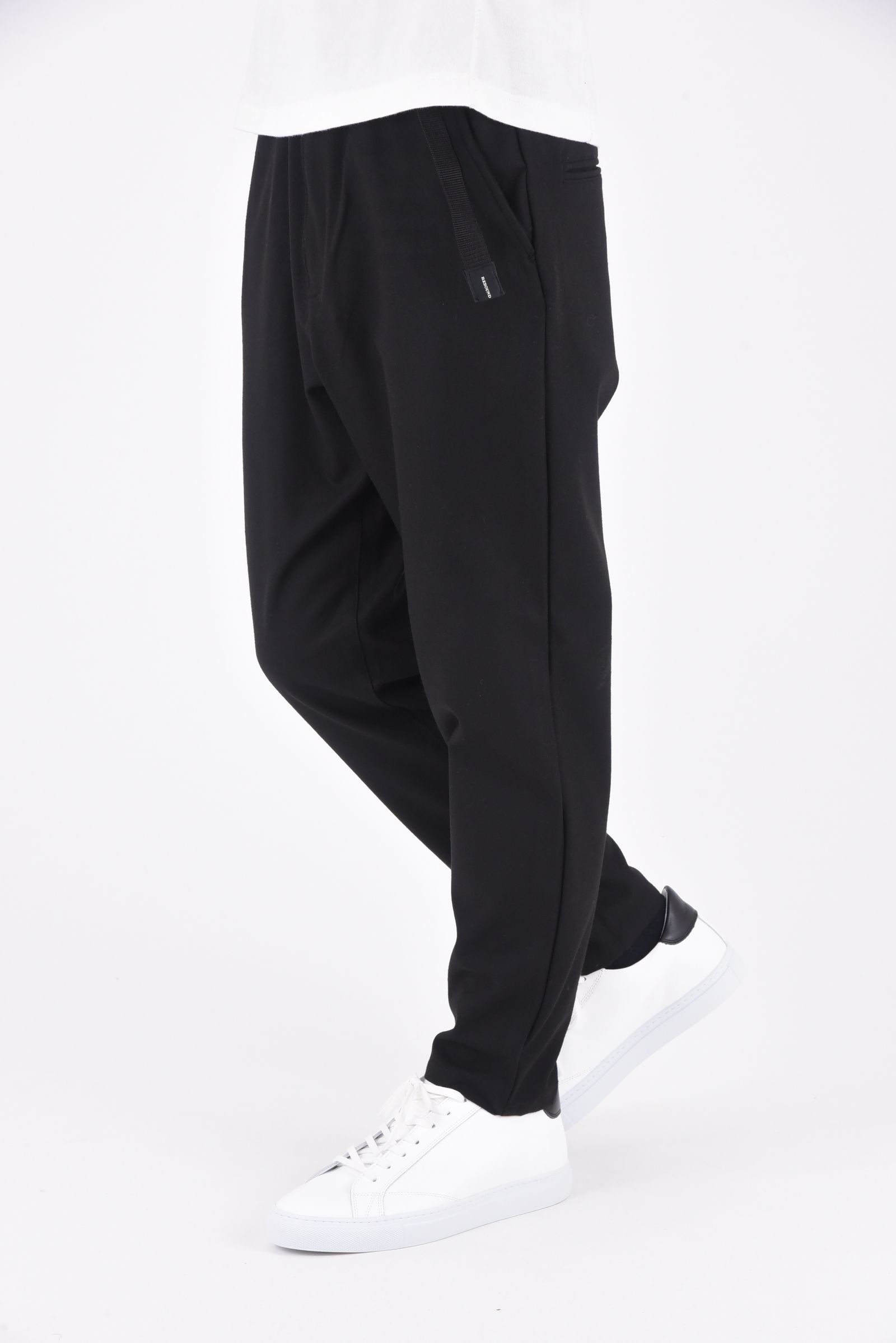 【STAFF RECOMMENDED ITEM】 PAT WIDE EASY PANTS / ストレッチツイル ウェビングベルト付き イージースラックス ブラックウール