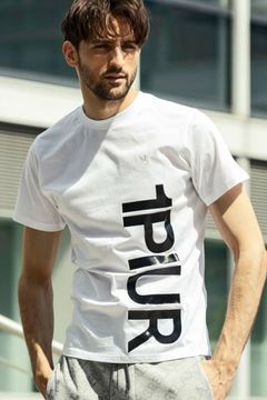 VERTICAL LOGO SHORT-SLEEVED T-SHIRT / バーチカルロゴ 半袖Tシャツ ホワイト