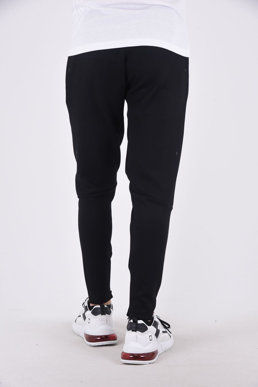 1PIU1UGUALE3 RELAX - TECH HEM LOGO LONG PANTS / 裾ロゴ テックスウェットパンツ ブラック |  gossip