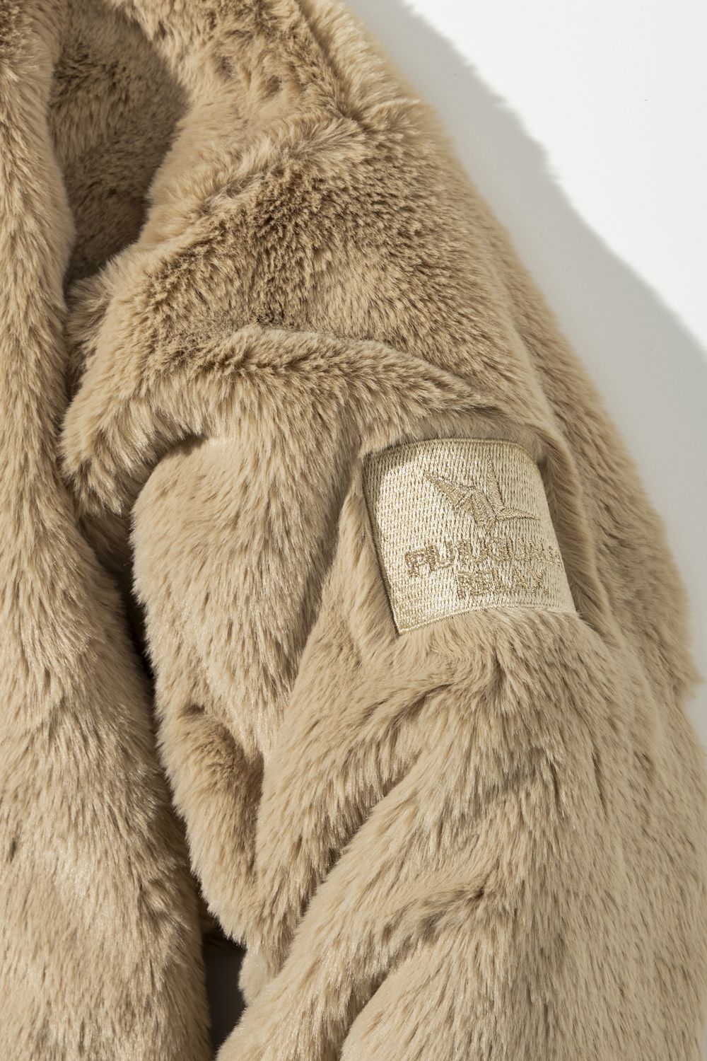【26AW】 LUXE CLOUD-FUR OVERSIZED ZIP HOODIE / オーバーサイズ ジップアップ ファーフーディー (ベージュ) (10月上旬入荷予定)