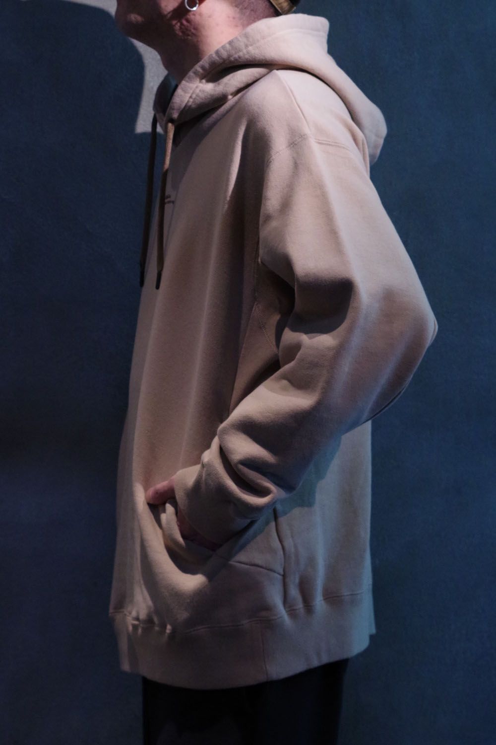 LOGO EMBROIDARY PARKA / ワンポイントロゴ 刺繍  裏毛 プルオーバーパーカー ベージュ