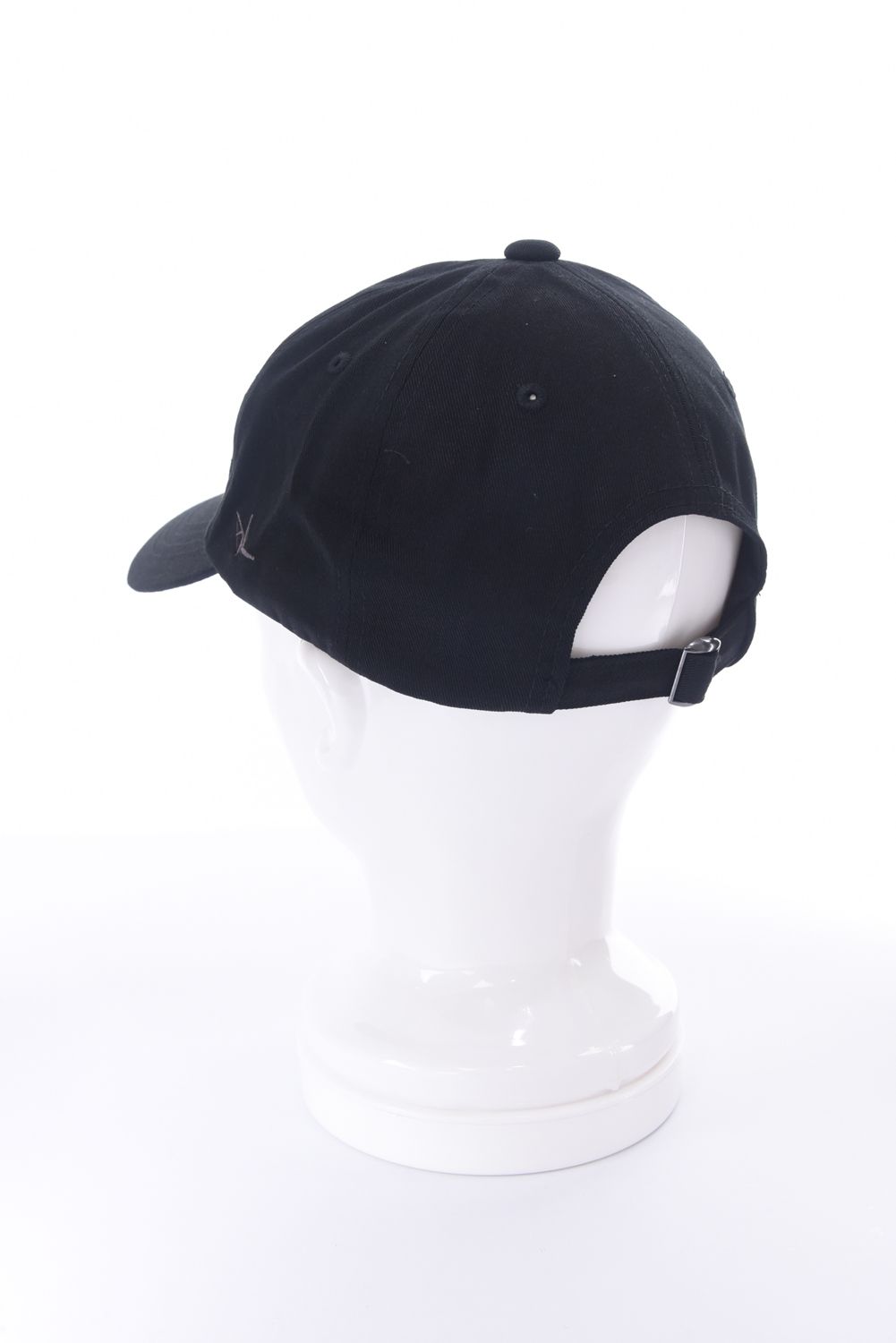 EMBOSSED LOGO CAP / エンボスロゴ ベースボールキャップ (ブラック)