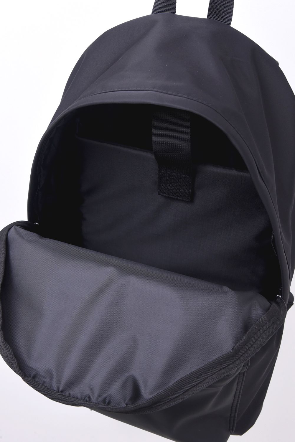 PLUS BAG BACKPACK / サークルロゴ  ナイロン バックパック ブラック