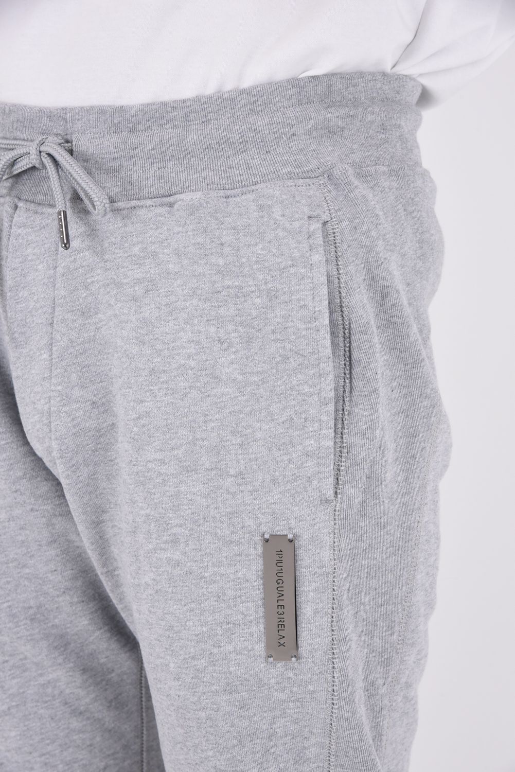 【25AW】 GLITTER ZIP + PLATE JOGGER PANTS / シルバーロゴプレートスウェットロングパンツ (グレー）