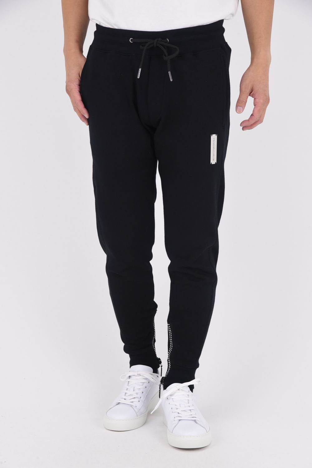 【25AW】 GLITTER ZIP + PLATE JOGGER PANTS / シルバーロゴプレートスウェットロングパンツ (ブラック)