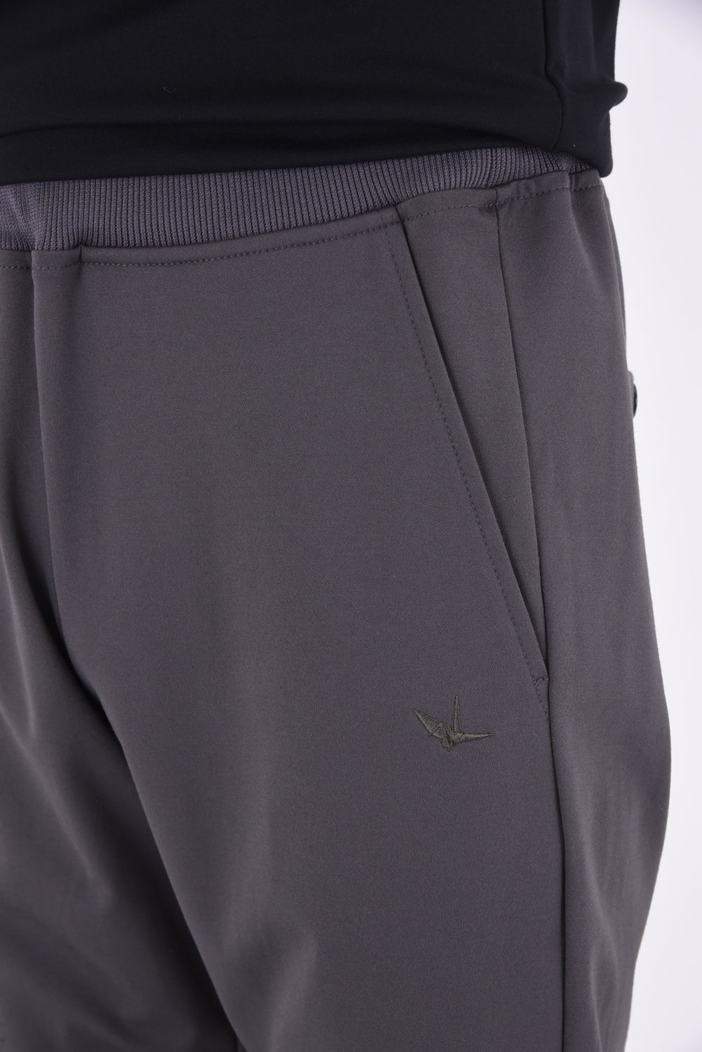 113SPORT COMFORTABLE TAG SOLID RIB / 113ロゴ ストレッチ リブパンツ チャコール