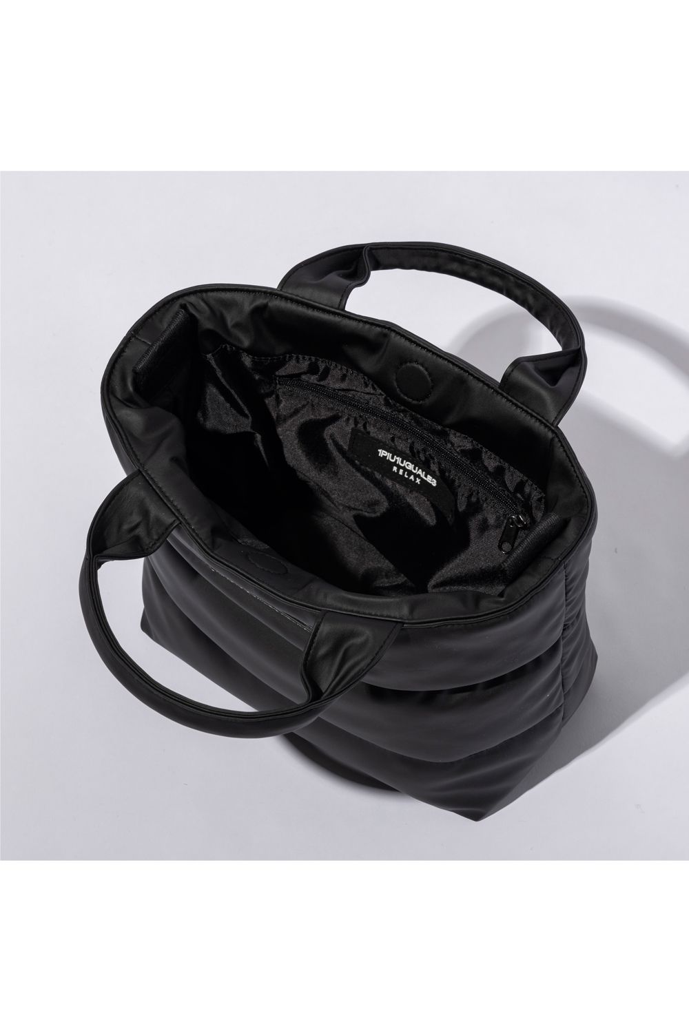 LIGHT SYNTHETIC LEATHER MINI PADDED TOTE BAG / シルバーロゴプレート パデッド ミニトートバッグ  (ブラック) (9月上旬入荷予定)