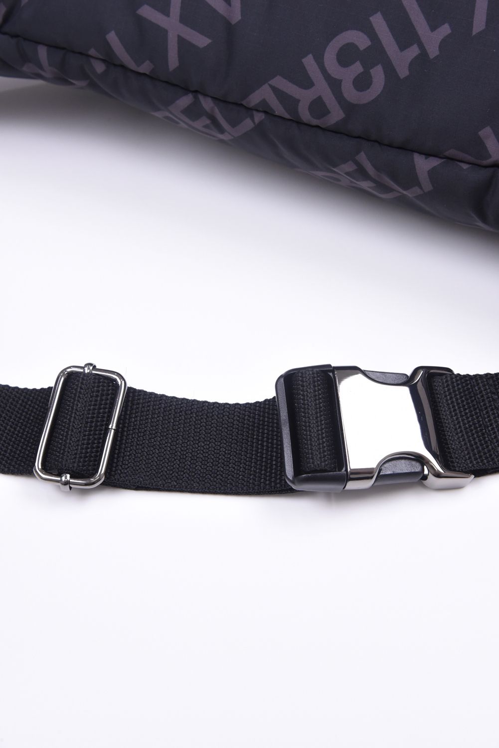 BATTING LOGO WAIST BAG / キルティング サークルロゴ ボディバッグ ブラック / ブラック