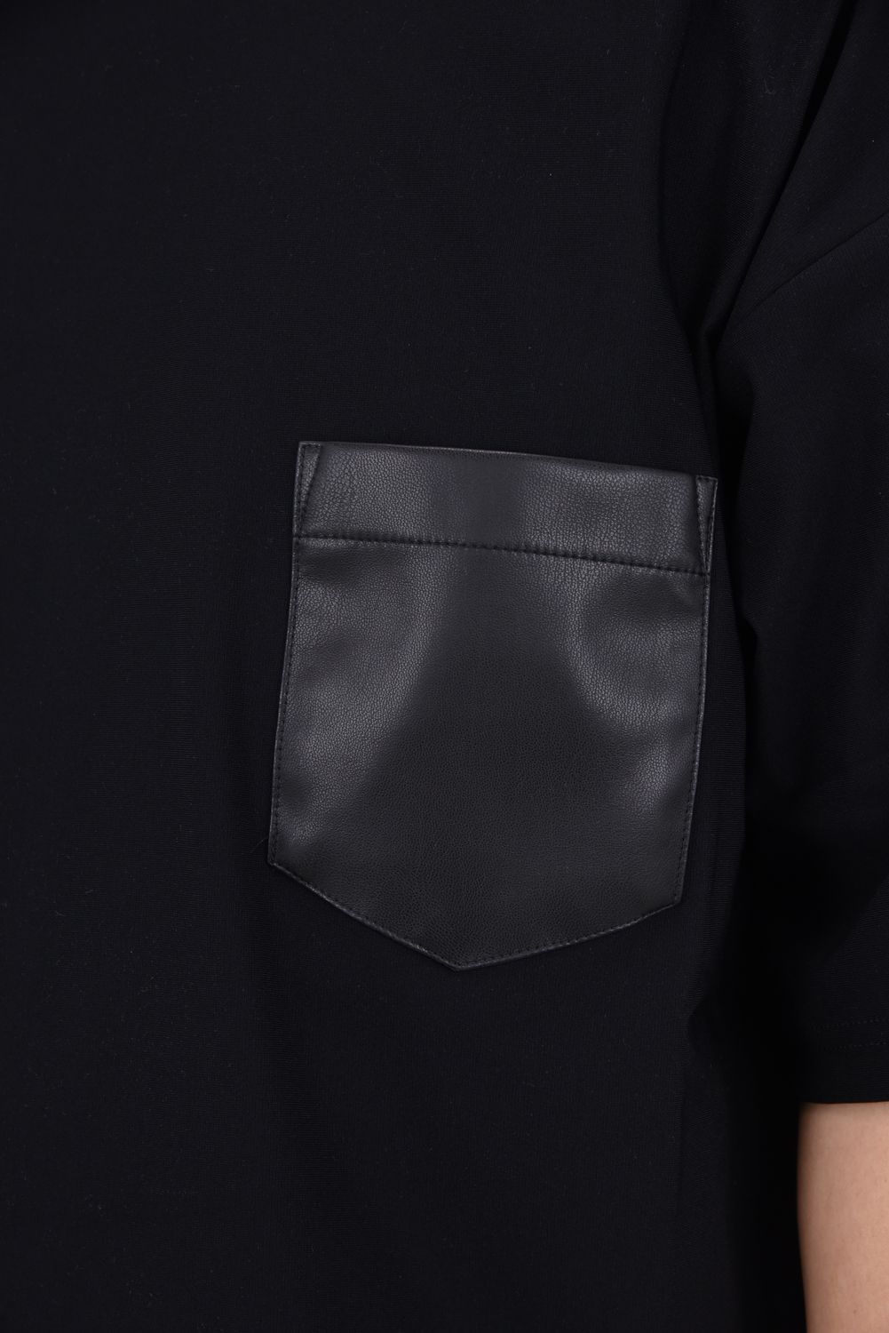 LEATHER POCKET OVER NYLON TEE / エコレザーポケット ルーズTシャツ ブラック