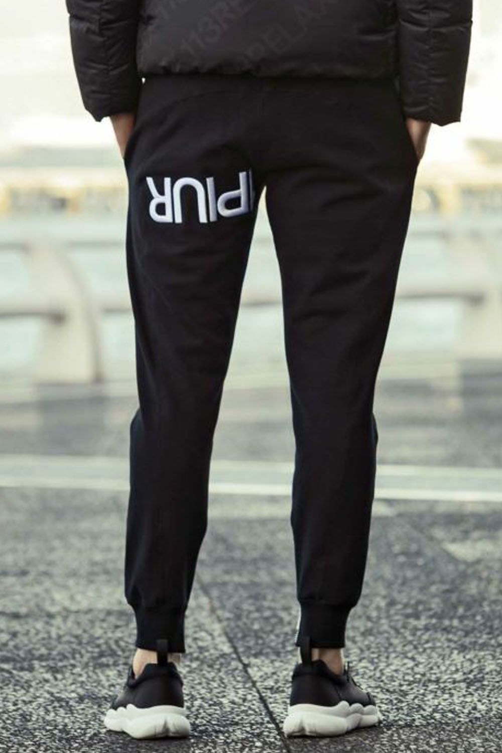 1PIU LOGO HEAVY PANTS / 1PIUロゴ刺繍 スウェットパンツ ブラック