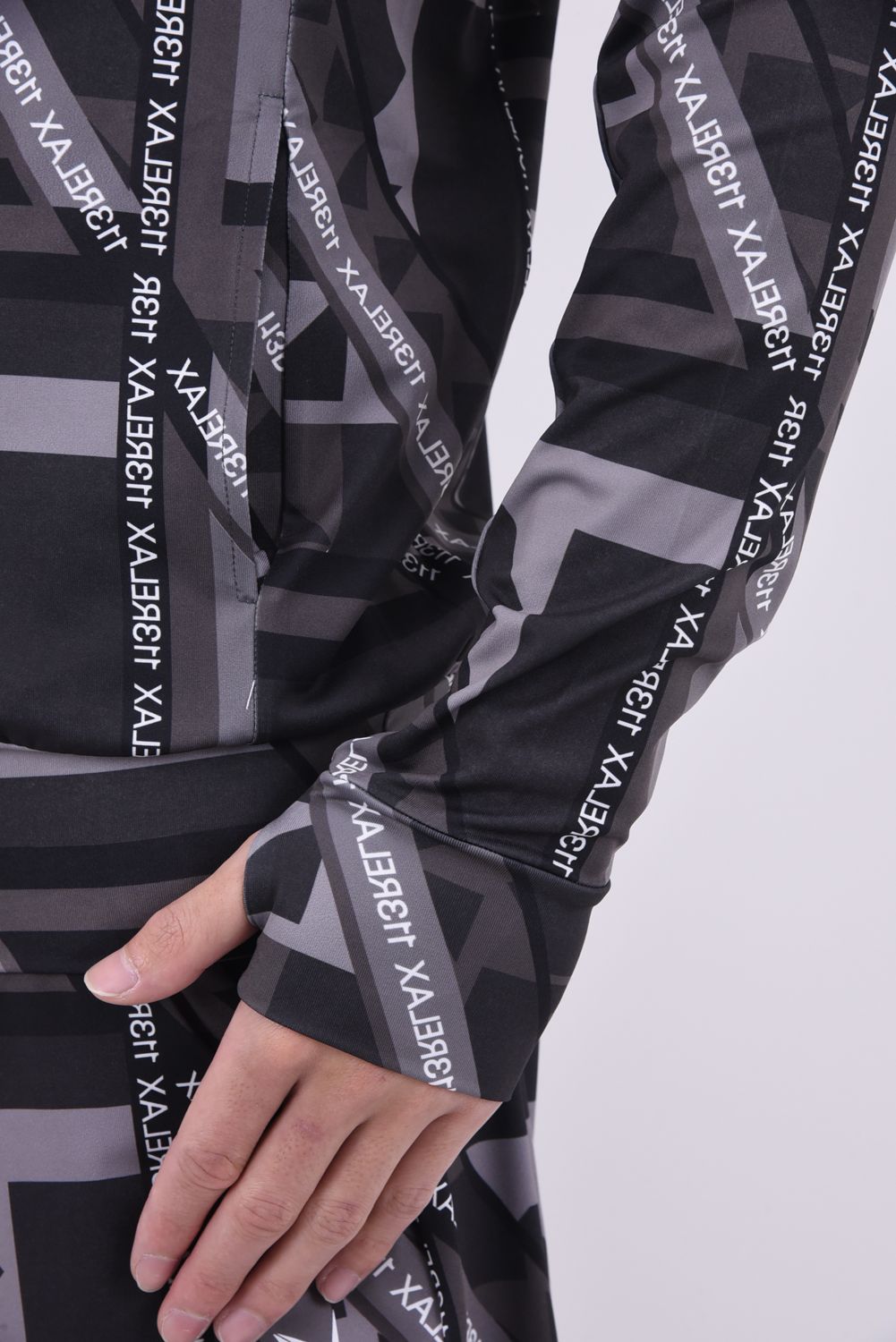 GEOMETRIC HOODIE / ジオメトリック柄 ラッシュガードパーカー チャコール×ブラック