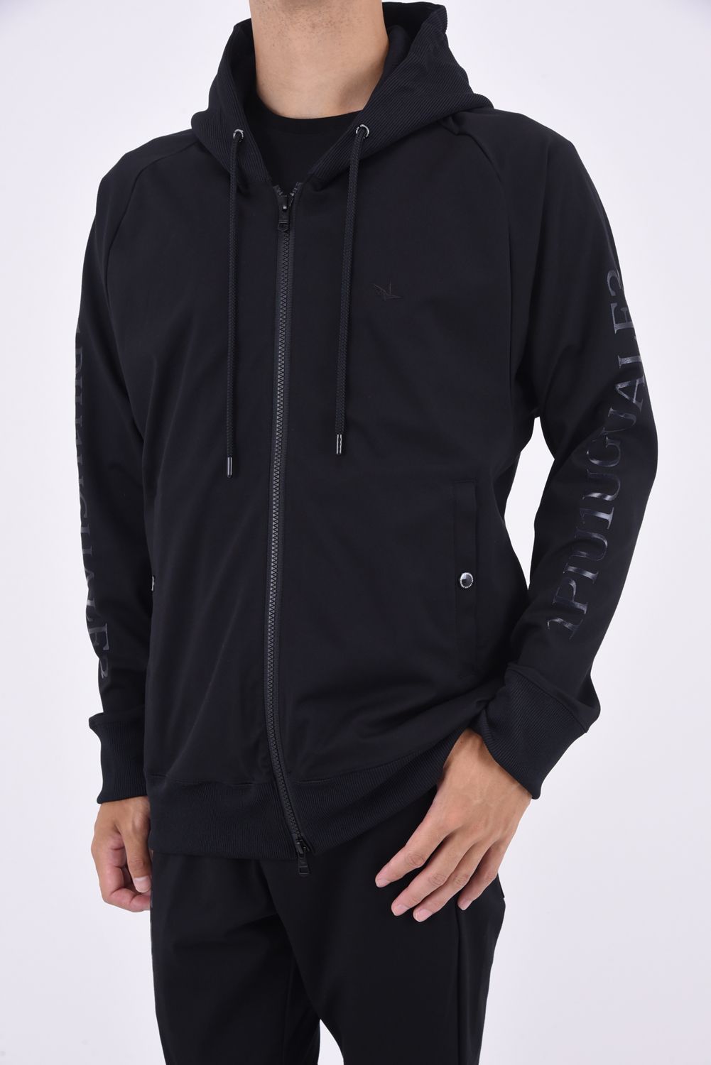 113SPORT COMFORTABLE TAG ZIP PARKA / 113ロゴ ラグランスリーブ フルジップ パーカー ブラック