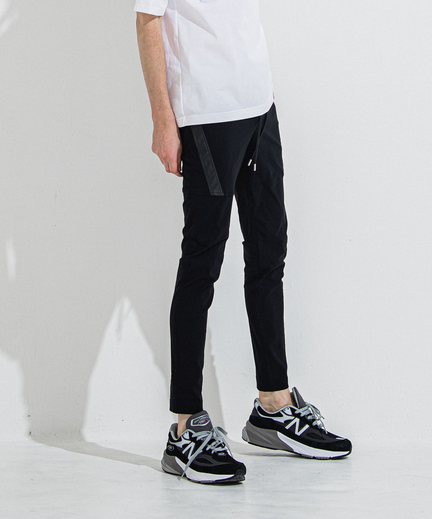 TYLER NYLON PANTS / ストレッチナイロン サイドライン タイトテーパード イージーパンツ (ブラック) (5月中旬頃入荷予定) ※オーダー締切:2月15日(日)18時