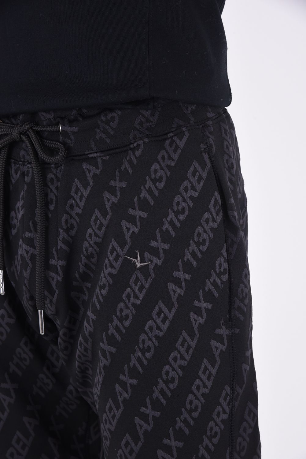 1PIU JACQUARD JOG PANTS / 総柄 ロゴジャガード パンツ ブラック