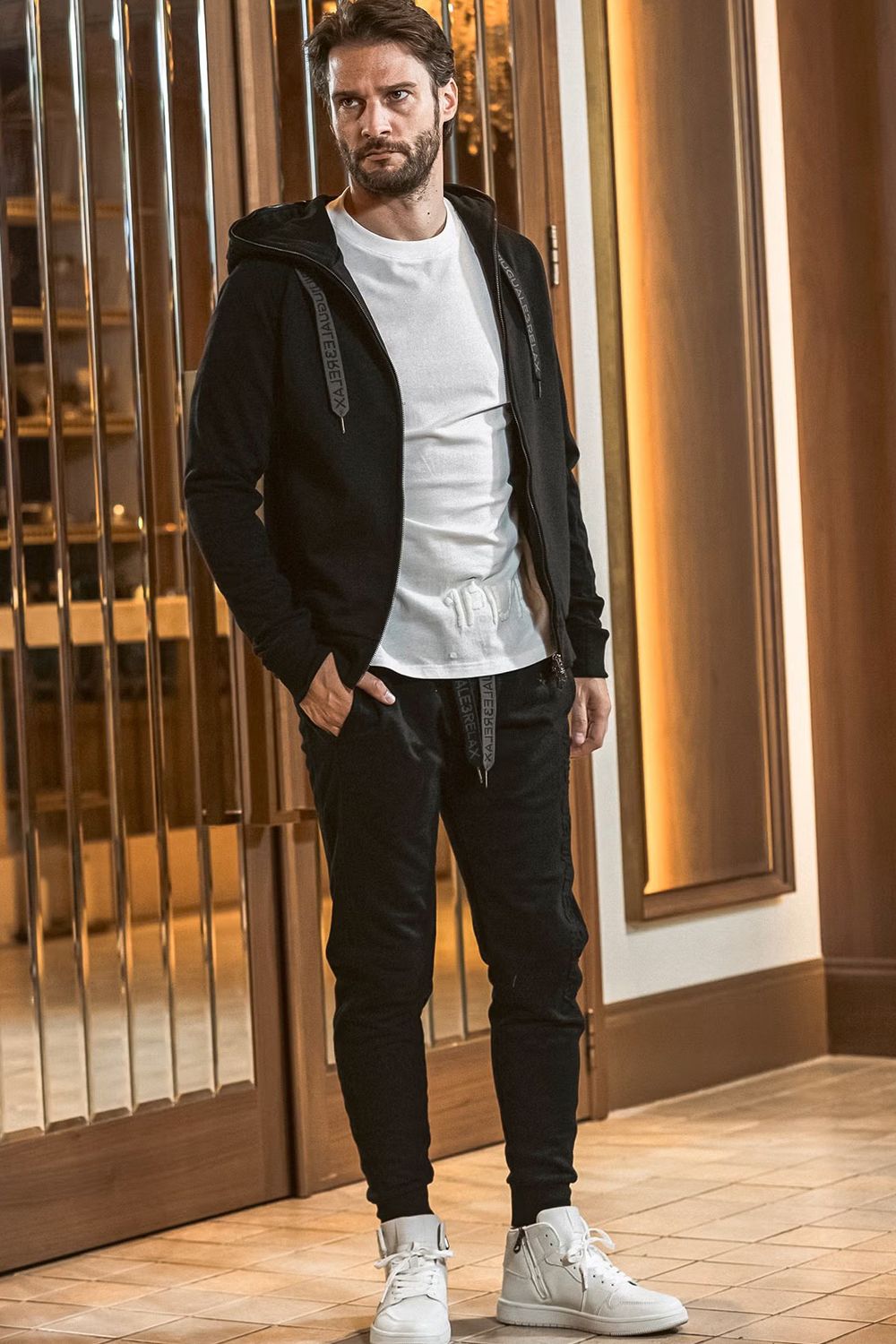 【26SS】 EMBOSSED LOGO JOGGER PANTS / エンボスロゴ ジョガーパンツ (ブラック)