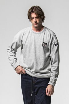 FRAIDAY STANDARD LOGO VELOURS FLEECE TRAINER / 裏ベロアフリース ロゴ ロングスリーブ トレーナー (グレー) (11月上旬入荷予定) ※オーダー締切：9月1日(月)18:00