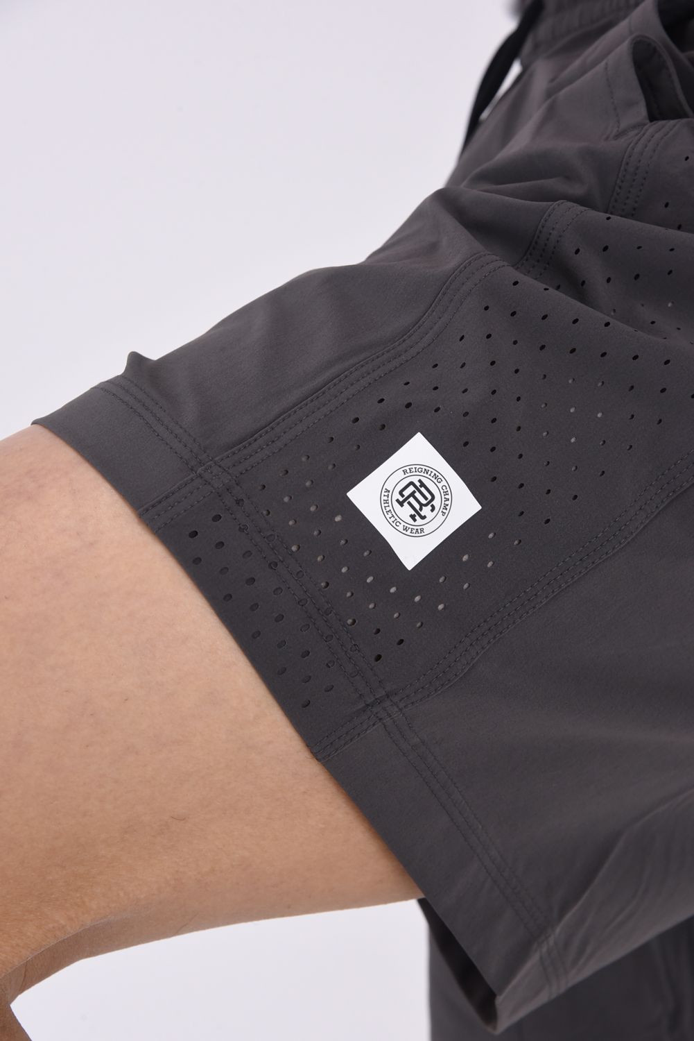 【国内正規品】 4-WAY STRETCH NYLON TRAINING SHORT 7" / 4WAYストレッチナイロン トレーニングショーツ カーボン