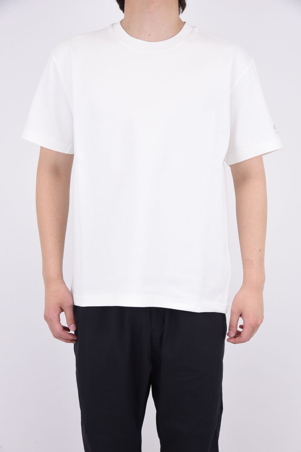 MEROPE / ロゴブリスター ジャカード クルーネック Tシャツ ホワイト
