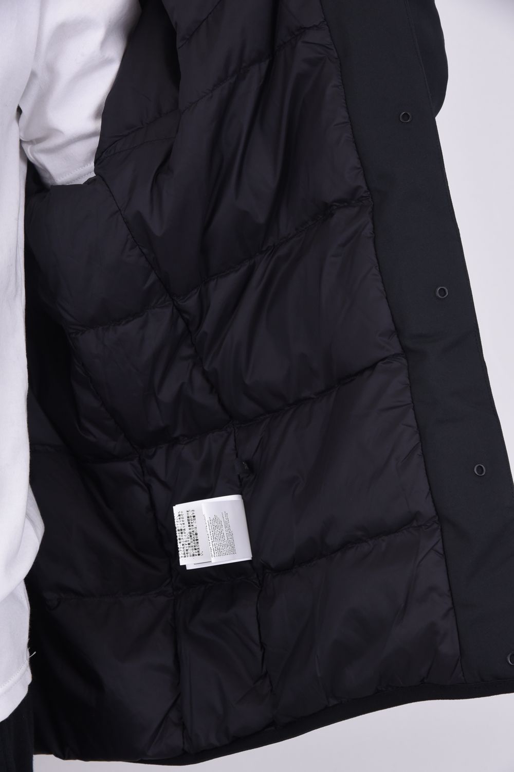 White Mountaineering - WM / TAION TWILLED INNER DOWN JACKET / WM / タイオン  ノーカラー ツイル ダウンジャケット ブラック | gossip