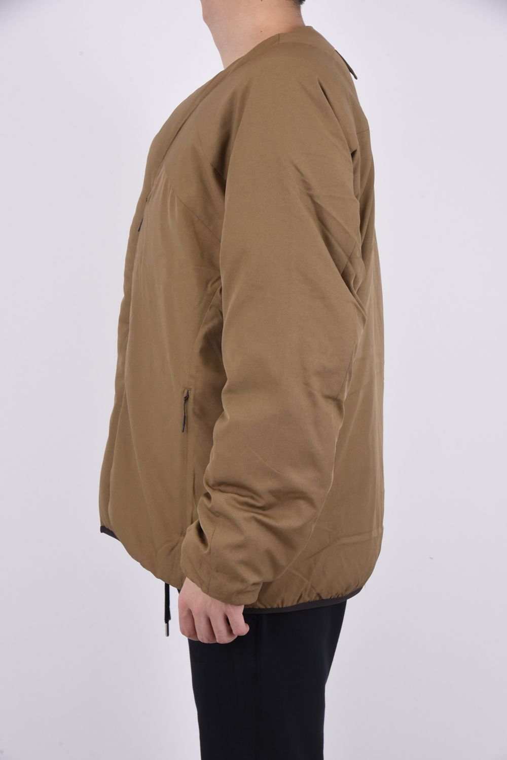 WM / TAION TWILLED INNER DOWN JACKET / WM / タイオン ノーカラー ツイル ダウンジャケット ブラウン