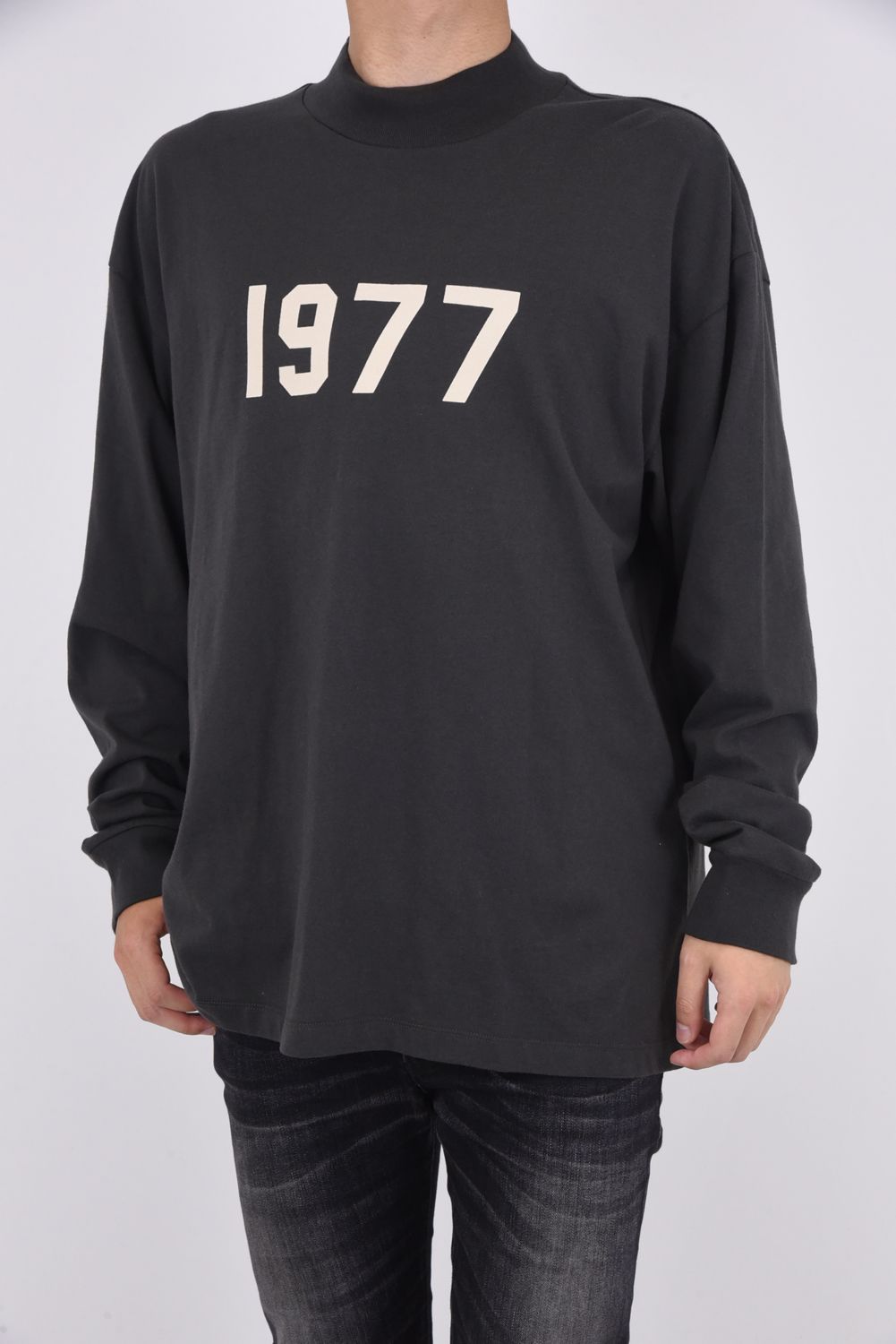 ESSENTIALS 22SPRING 1977 L/S TEE / 1977 ロングスリーブ T