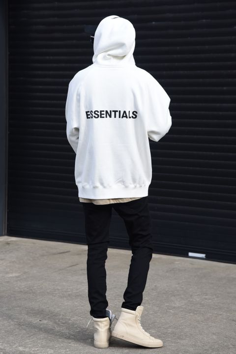 【FOG ESSENTIALS】話題のジップパーカーを使用したスタイル④