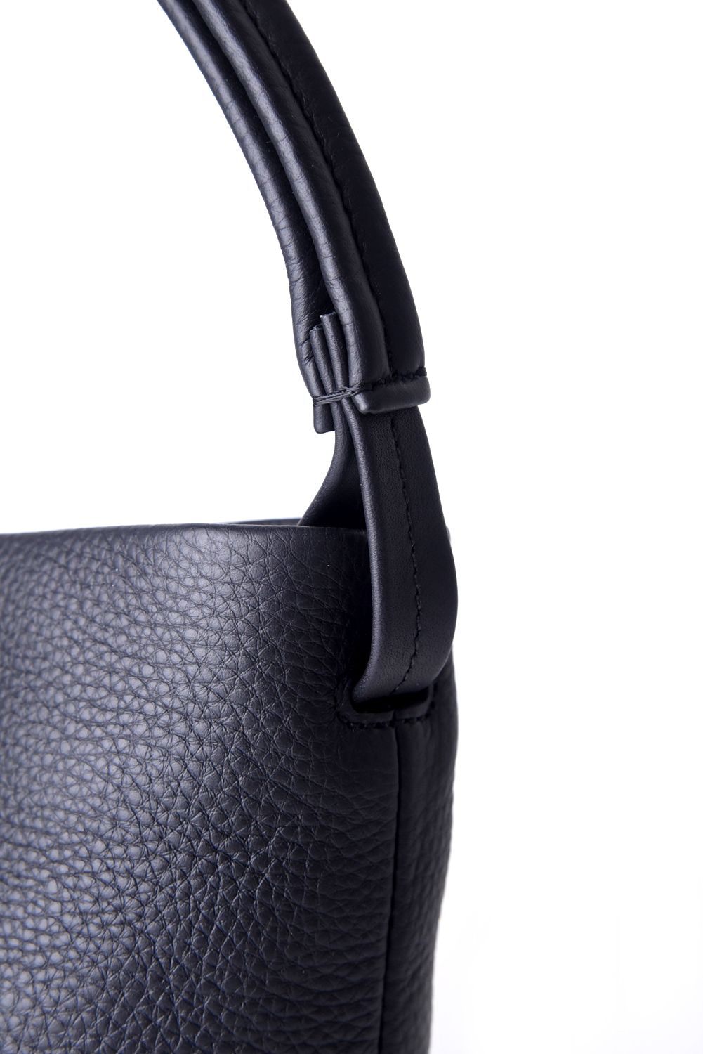 ESSENTIAL DAILY HOBO SMALL / シュリンクレザー ショルダートートバッグ (ブラック)