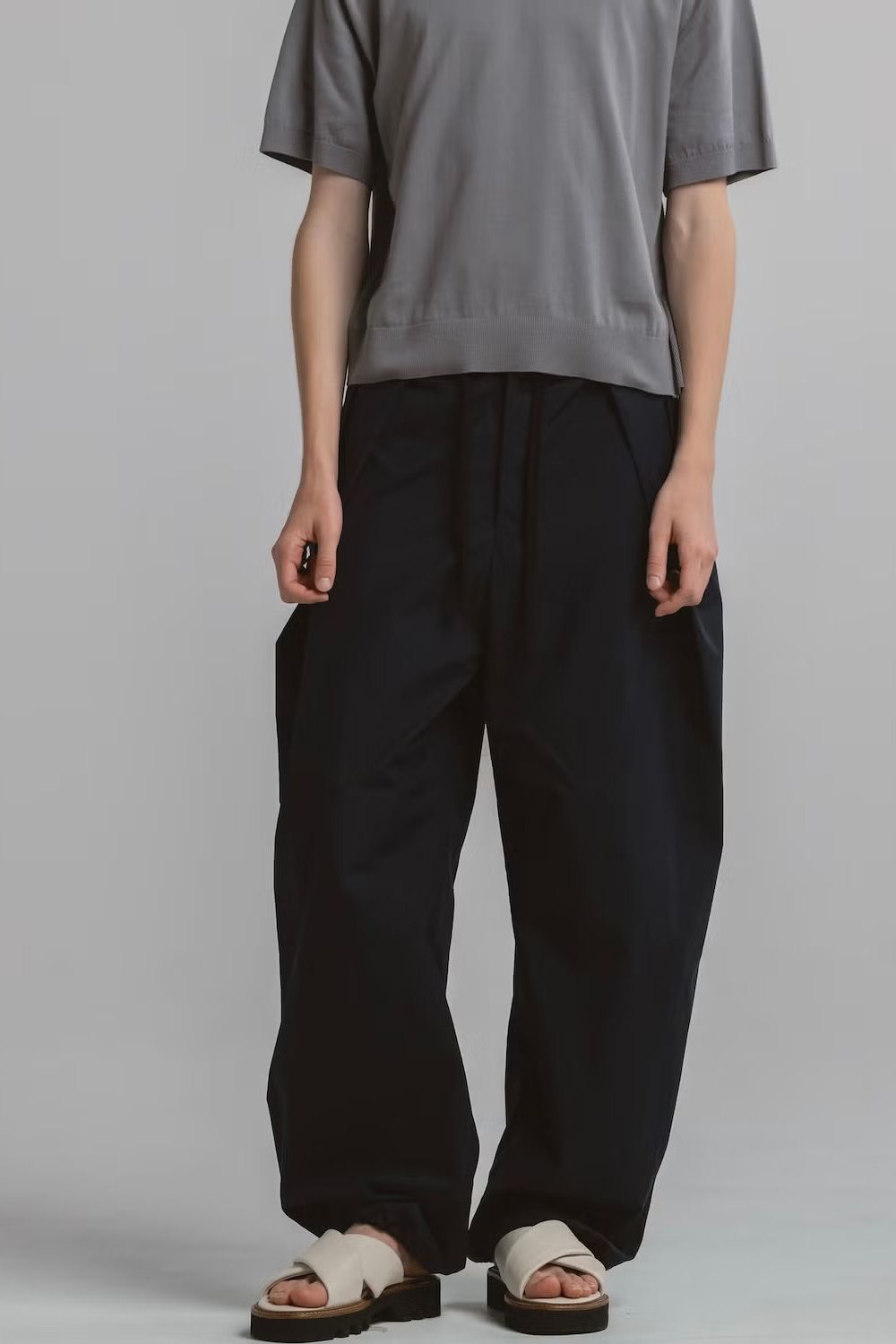 DRAWSTRING WIDE TROUSERS / ドローストリング ワイドパンツ (ネイビー）