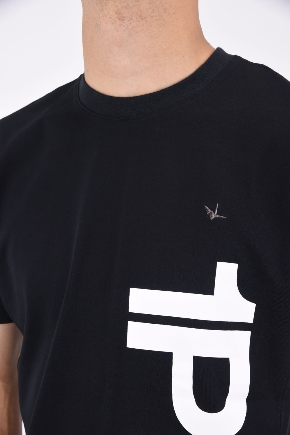 VERTICAL LOGO SHORT-SLEEVED T-SHIRT / バーチカルロゴ 半袖Tシャツ ブラック