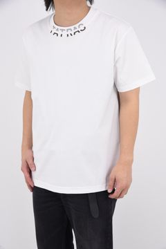 WANDO (ワンド) / ネックロゴ クルーネック Tシャツ ホワイト