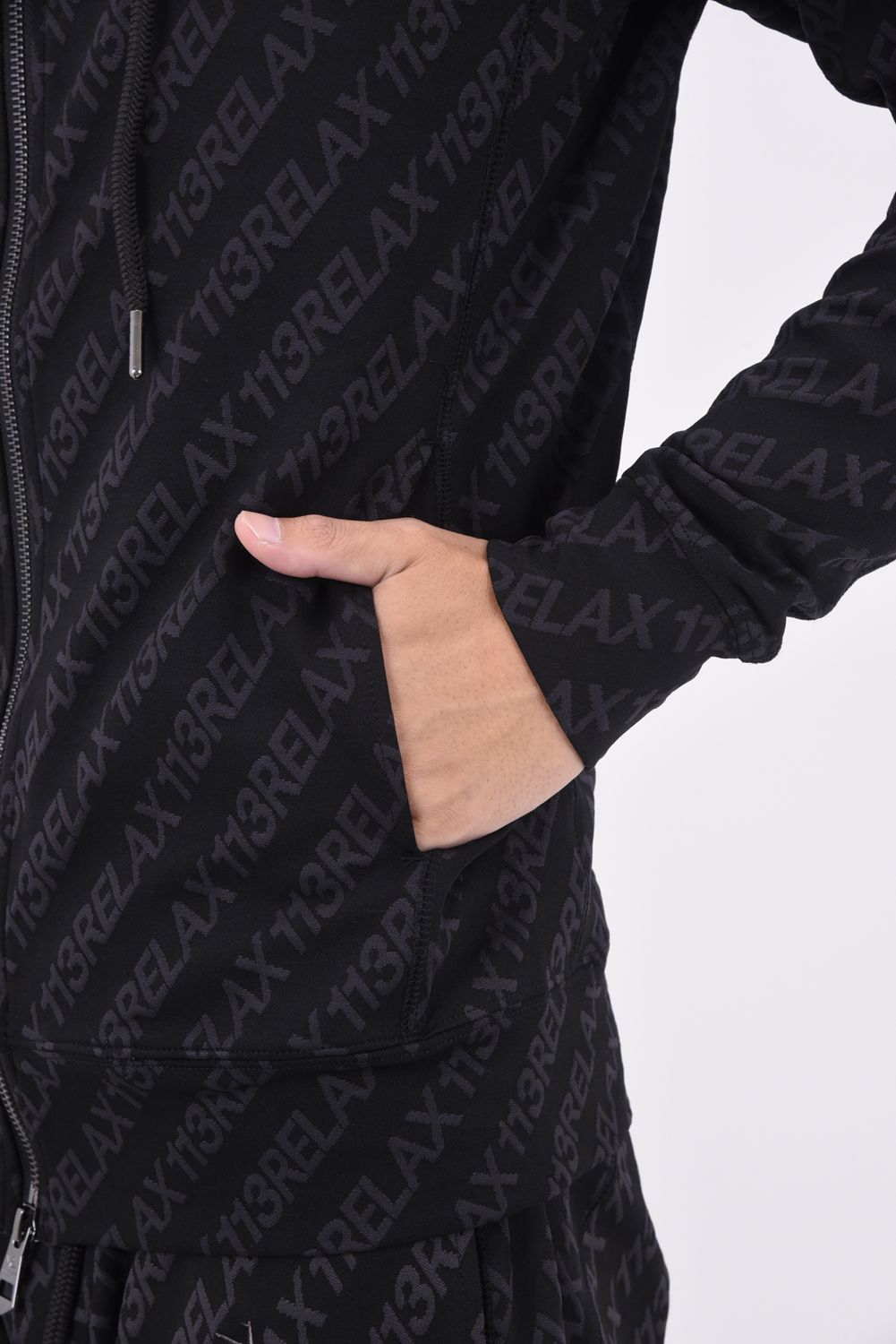 1PIU JACQUARD HOODIE / 総柄 ロゴジャガード フルジップ パーカー ブラック
