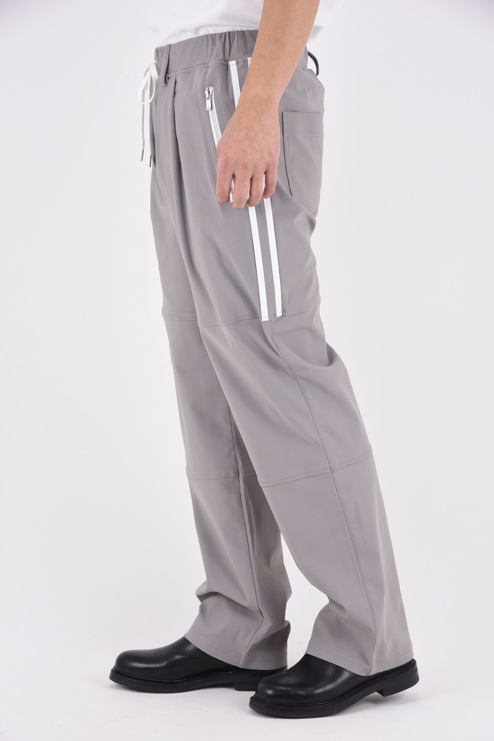 【26SS 39th】 Johnson LINE WIDE PT / 360°ストレッチ ワイドシルエット ジョンソンラインパンツ (グレー/ホワイト)