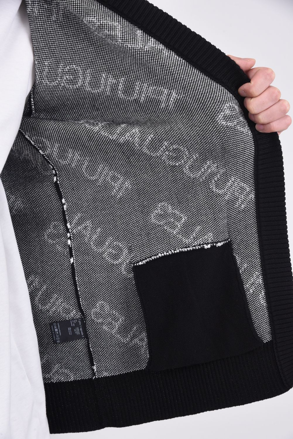 113 BUTTONLESS CARDIGAN / バイアスロゴ ボタンレス カーディガン ブラック