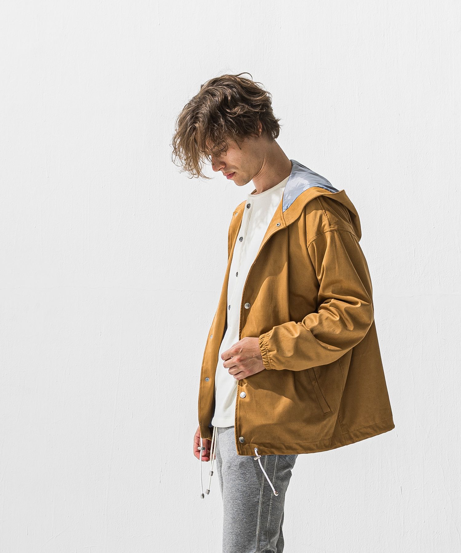 suede coach hoodie / エコスエード オーバーサイズ コーチジャケットパーカー (ベージュ) (12月中旬入荷予定) ※オーダー締切:9月7日(月)17時